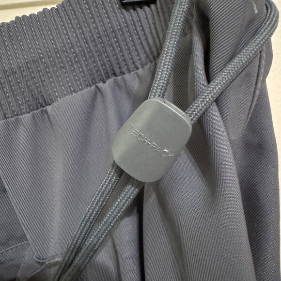 Nike Sportswear Tech Pack Woven Utility Shorts FB7528-068 Gray Mens L $125 NEW - Picture 6 of 11
